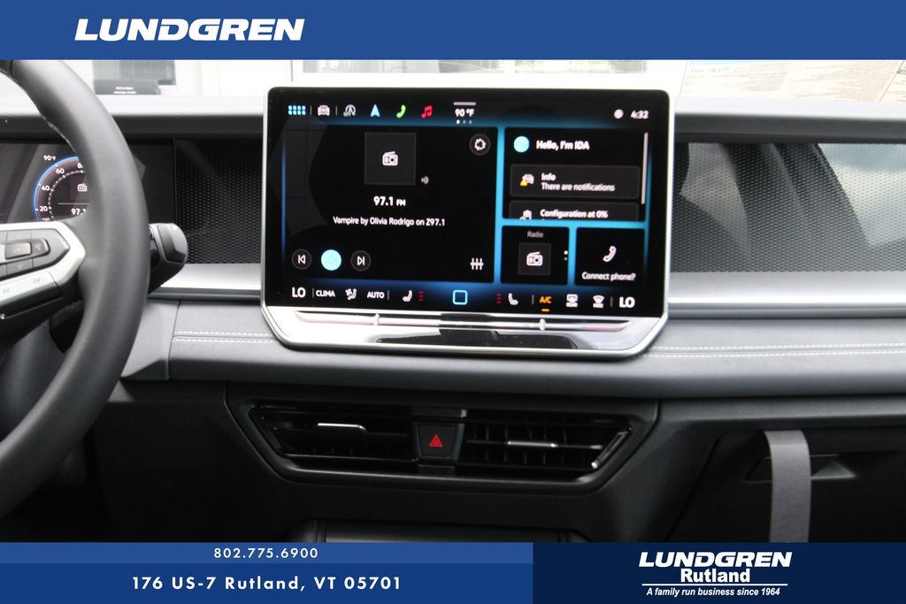 2025 Volkswagen Tiguan SE photo 2