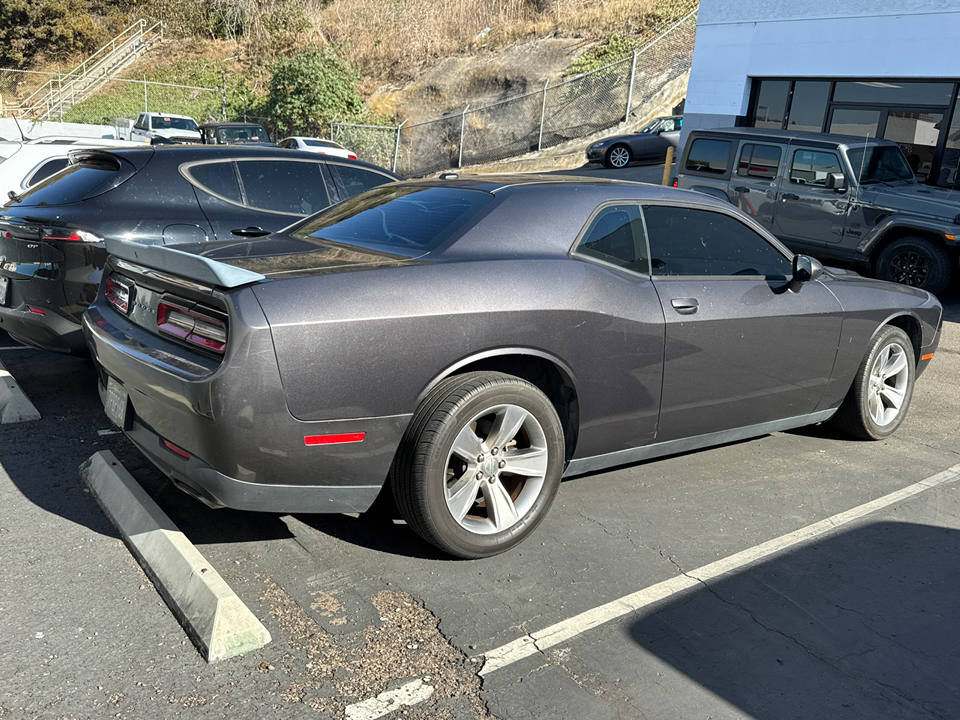 2015 Dodge Challenger SXT photo 5