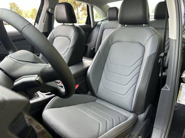 2025 Volkswagen Jetta 1.5T SEL photo 3