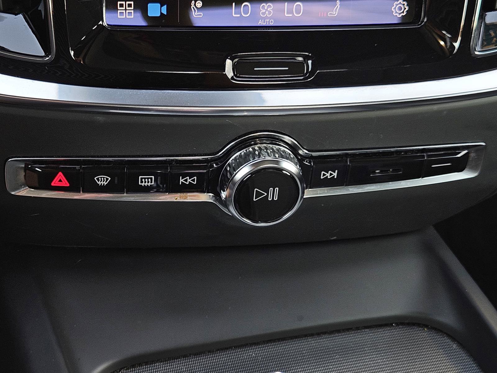 2024 Volvo S60 B5 AWD Plus Black Edition photo 16