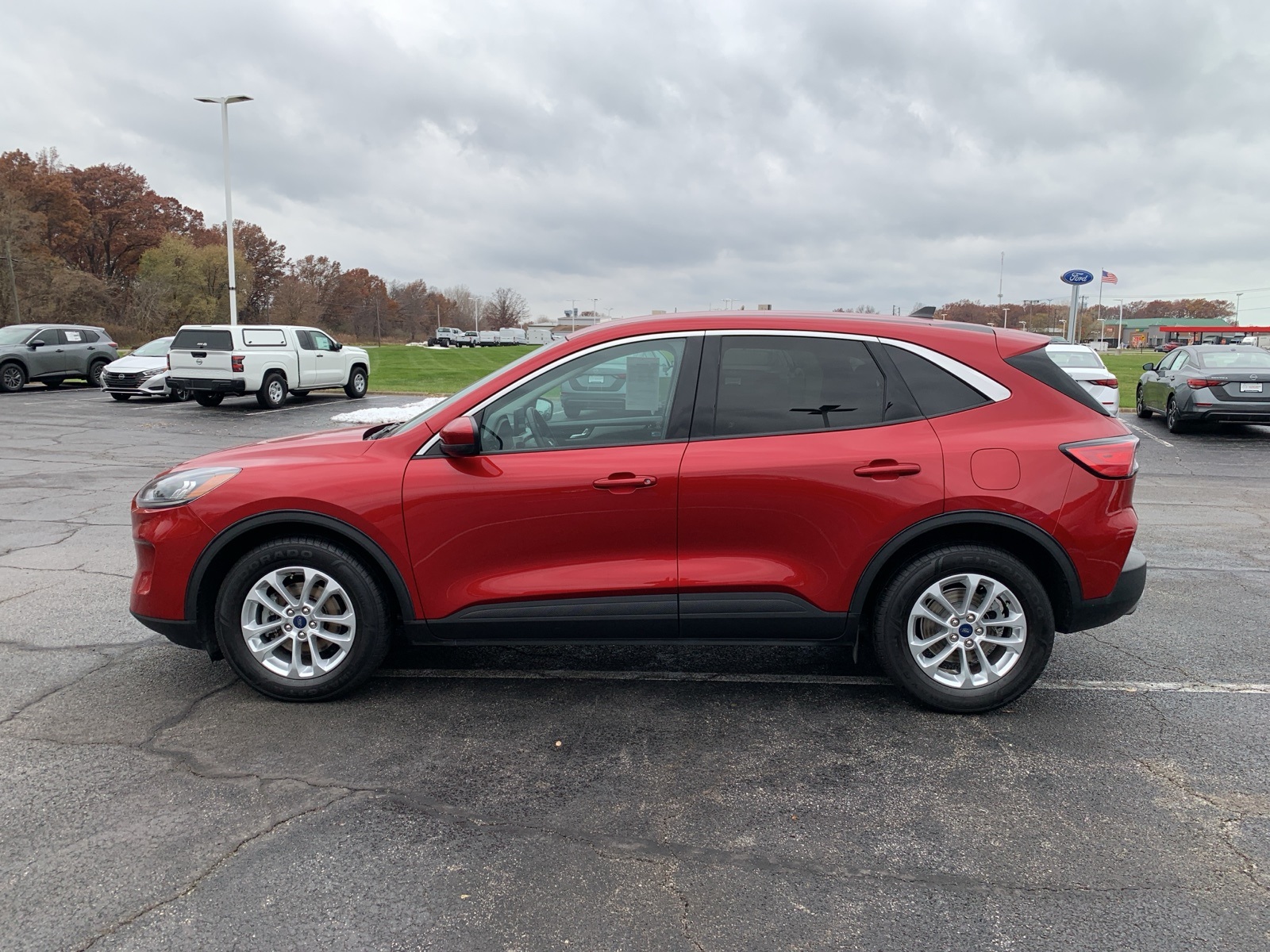 Used 2021 Ford Escape SE with VIN 1FMCU0G62MUB00011 for sale in Chesterton, IN