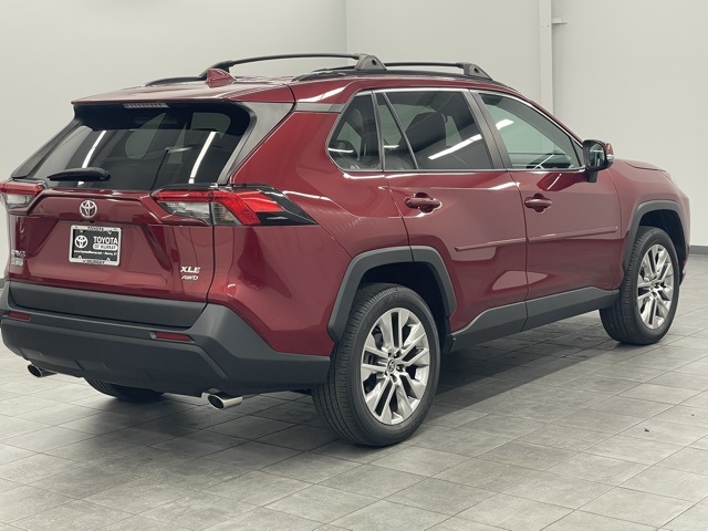 2022 Toyota RAV4 XLE Premium photo 2