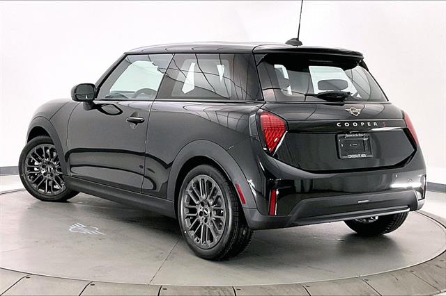 2025 Mini Cooper Hardtop 2 Door photo 2