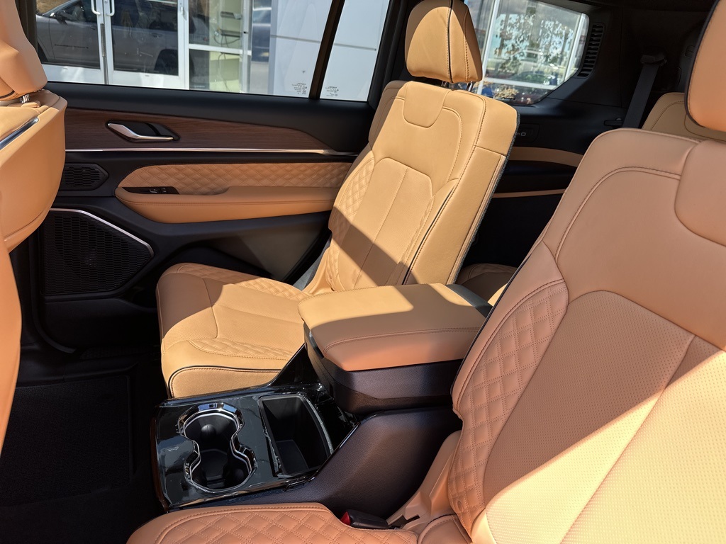 2025 Jeep Grand Cherokee L Summit photo 29
