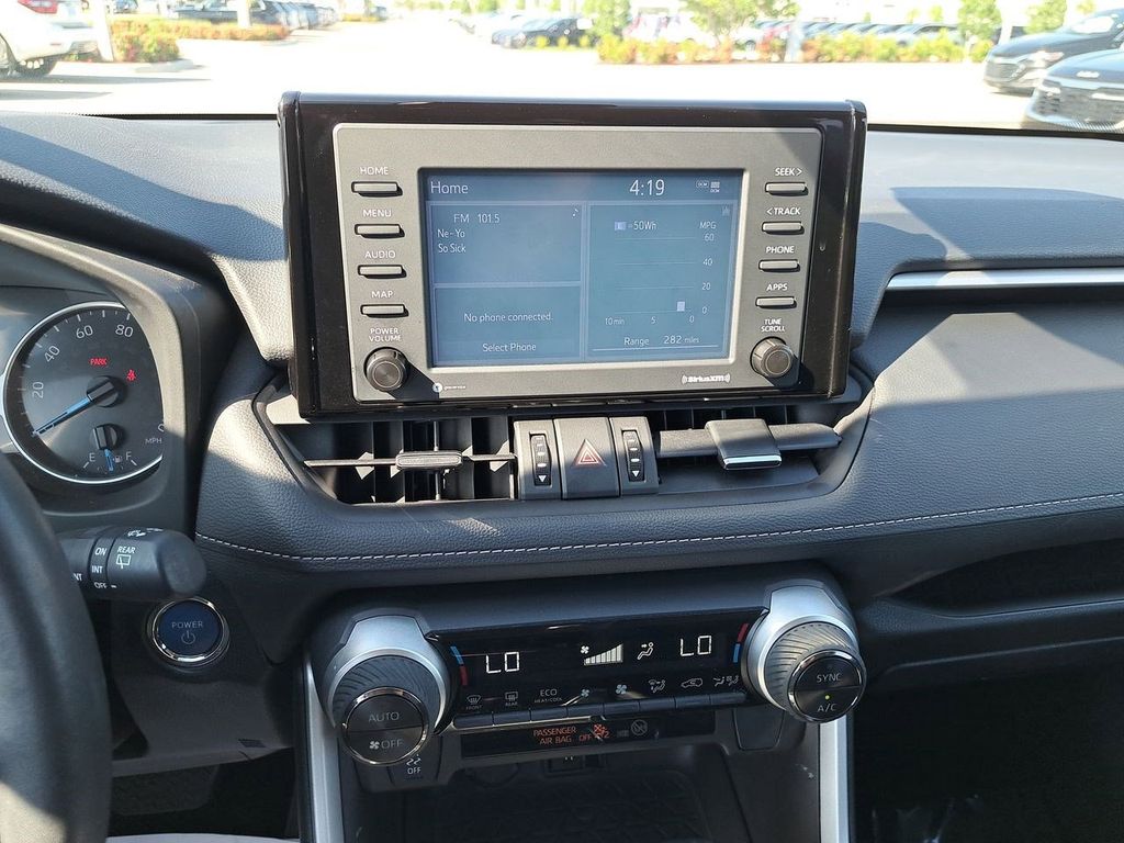 2022 Toyota RAV4 Hybrid XLE Premium photo 18