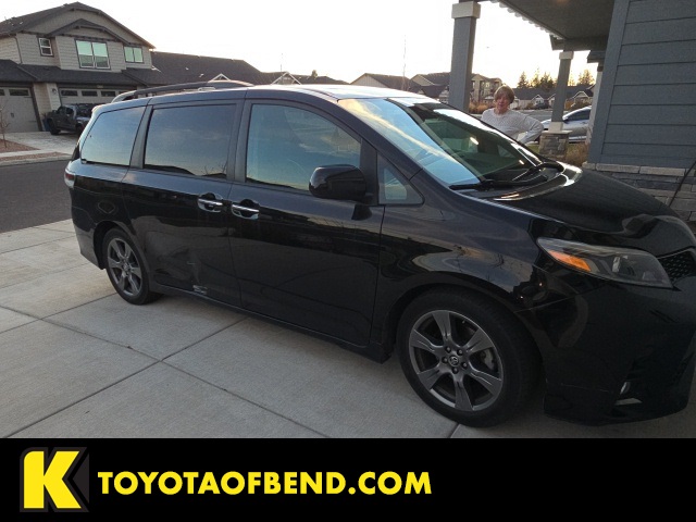 2018 Toyota Sienna SE's photo