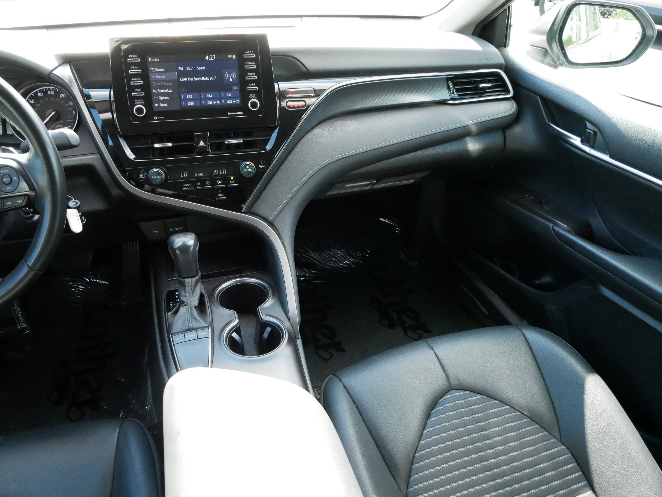 2023 Toyota Camry SE photo 11