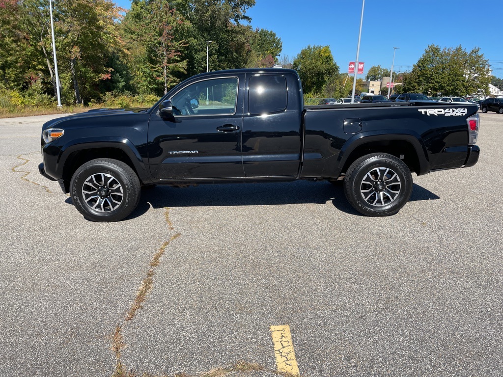 2021 Toyota Tacoma TRD Sport photo 2
