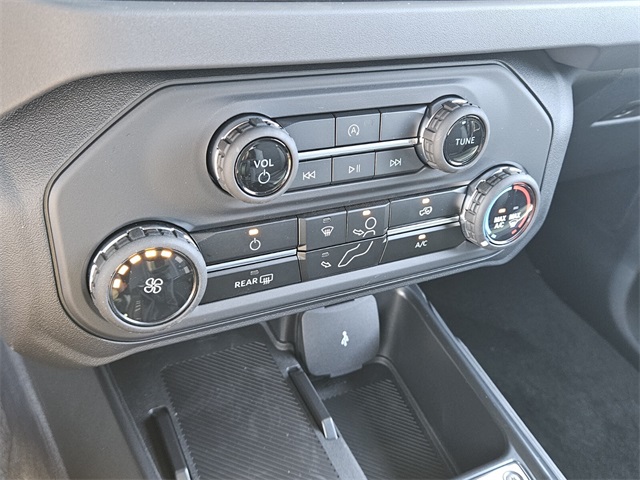 2025 Ford Bronco Base photo 18