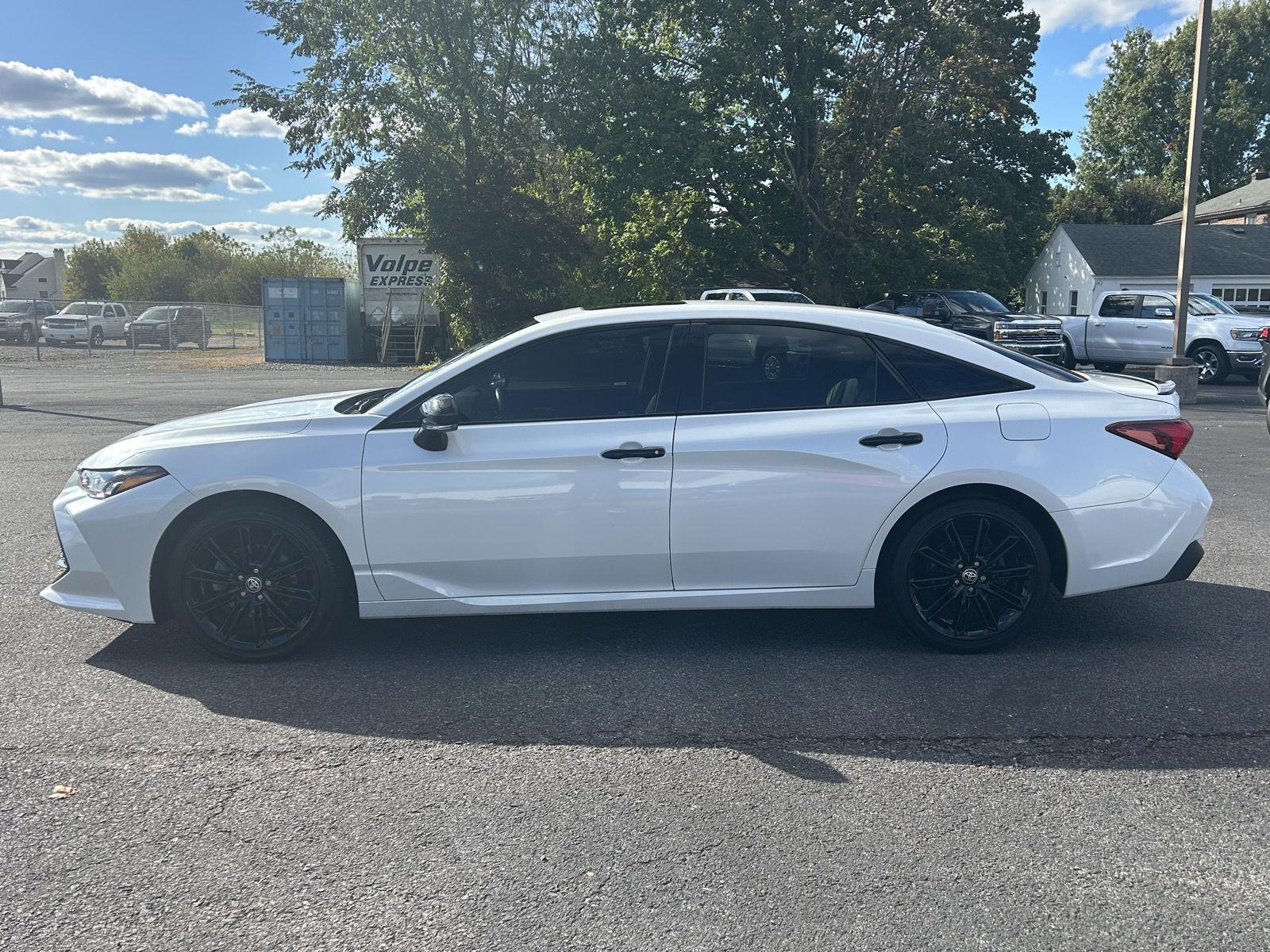 2022 Toyota Avalon Hybrid XSE photo 4