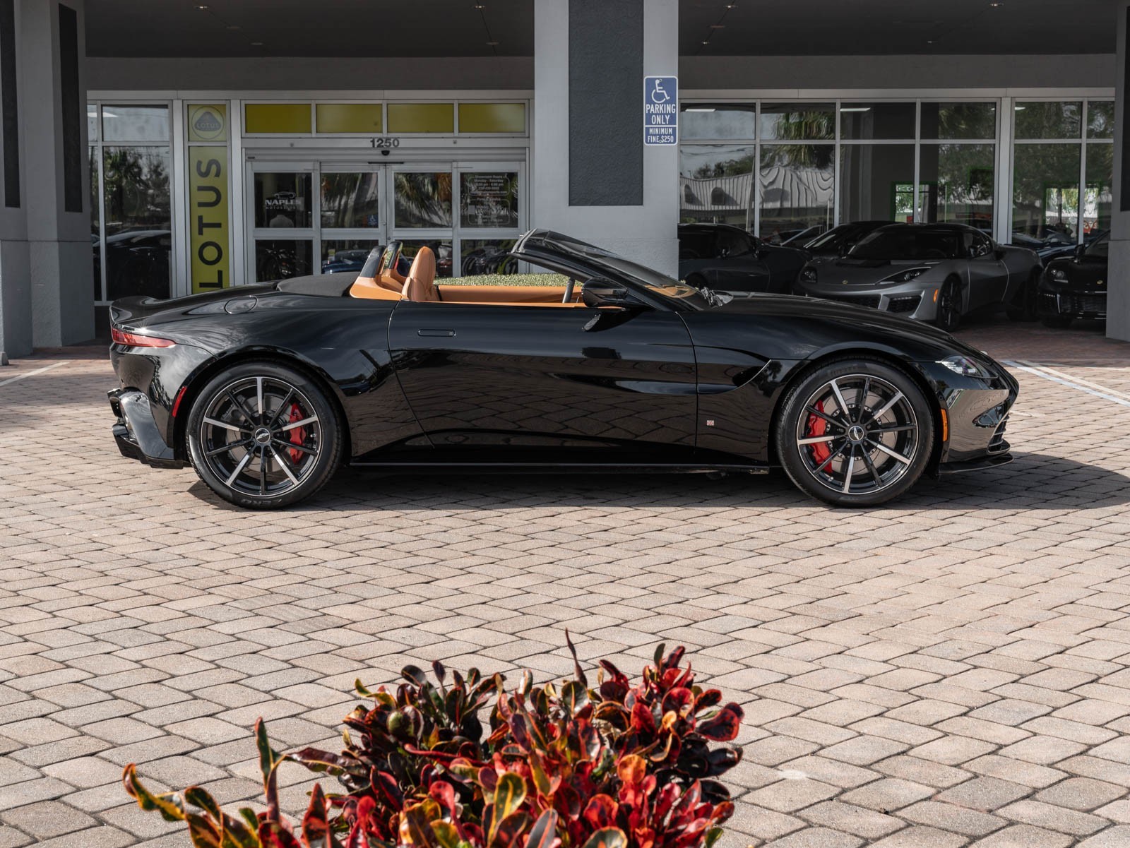 2021 Aston Martin Vantage photo 27