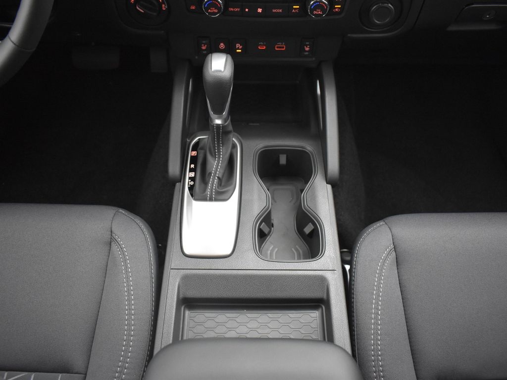 2025 Nissan Frontier SV photo 9
