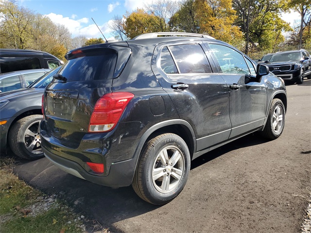 2020 Chevrolet Trax LT photo 2