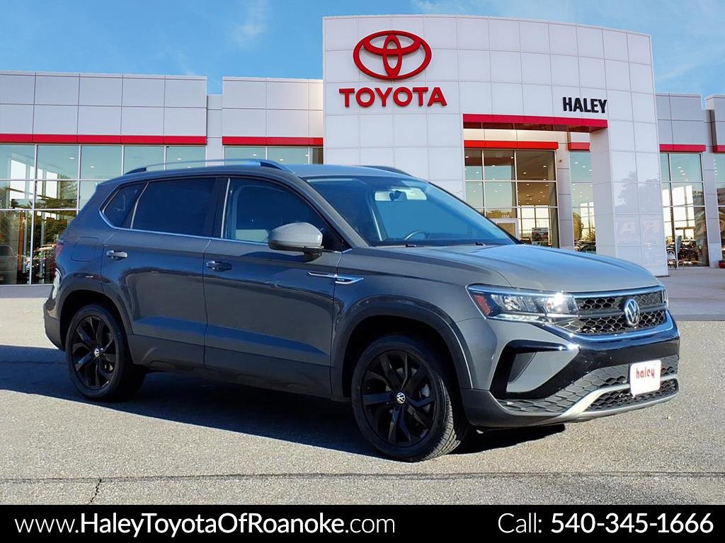 2022 Volkswagen Taos SE's photo