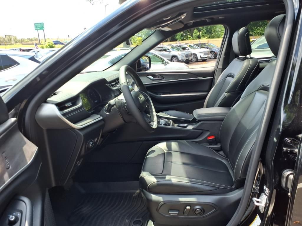 2025 Jeep Grand Cherokee Limited photo 19