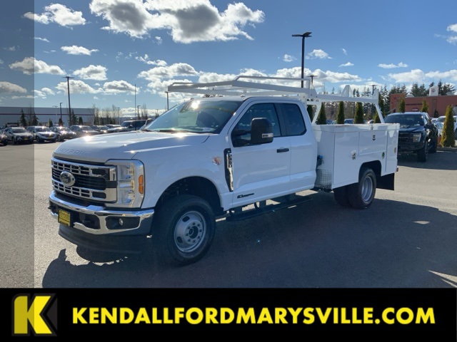 2025 Ford F-350 Super Duty Chassis Cab XL's photo