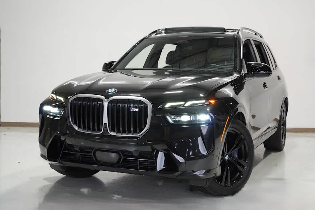 2023 BMW X7 M60i's photo
