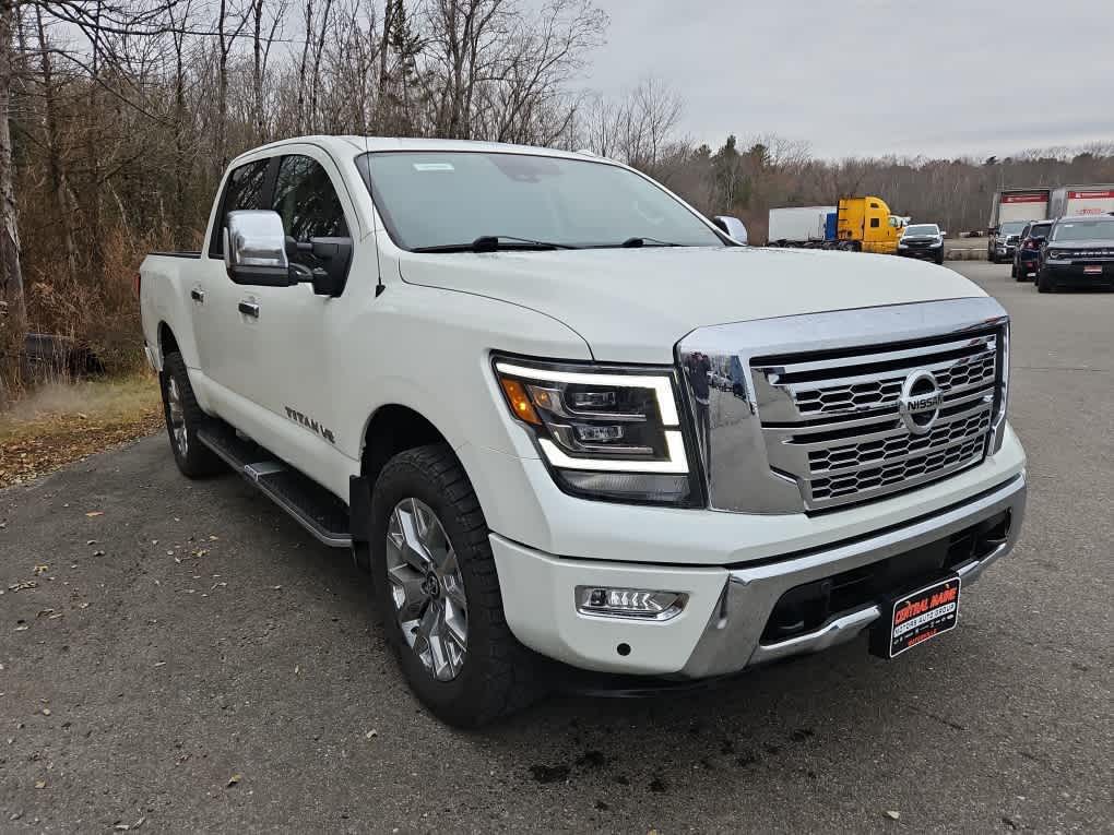 2020 Nissan Titan SL photo 4