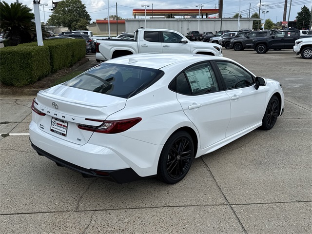 2025 Toyota Camry SE photo 3