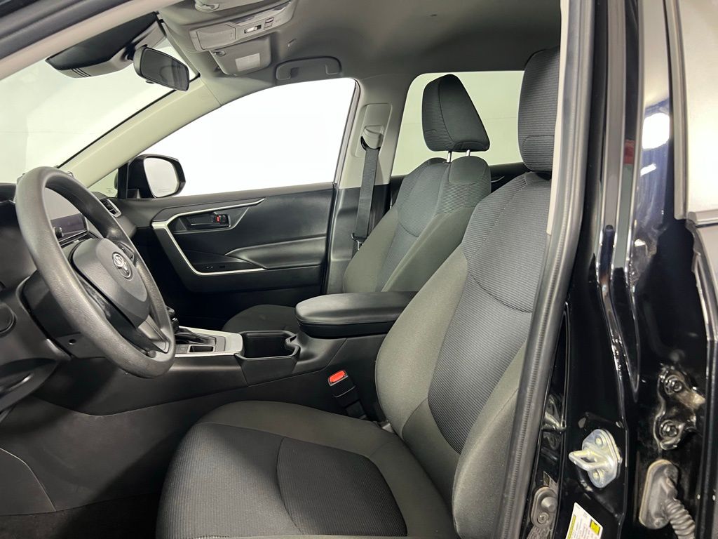 2024 Toyota RAV4 LE photo 5