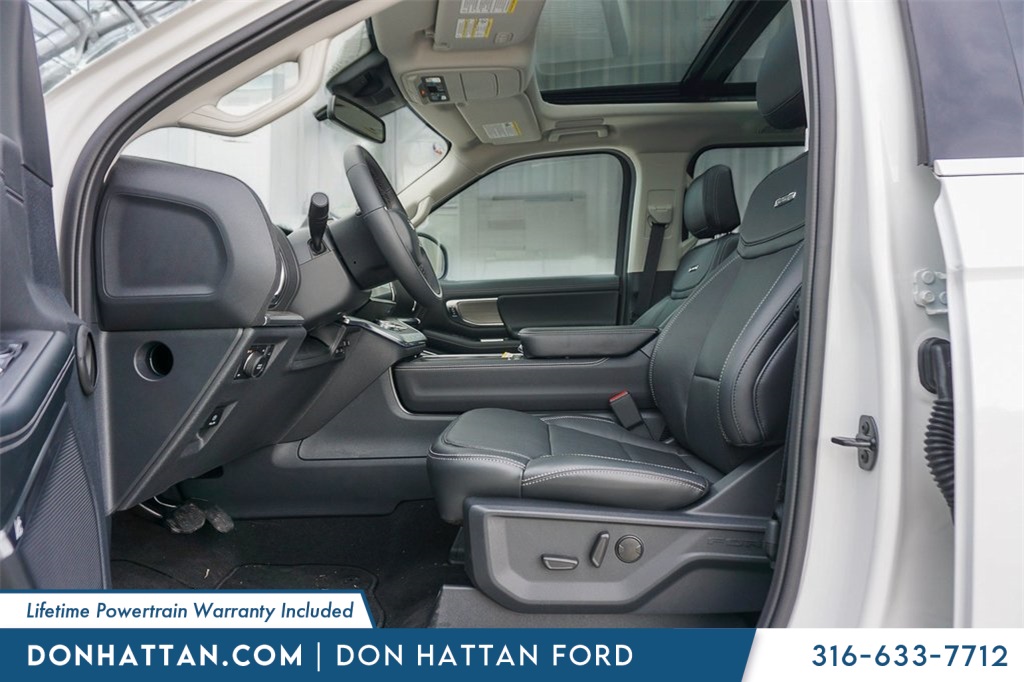 2025 Ford Expedition MAX Platinum photo 3