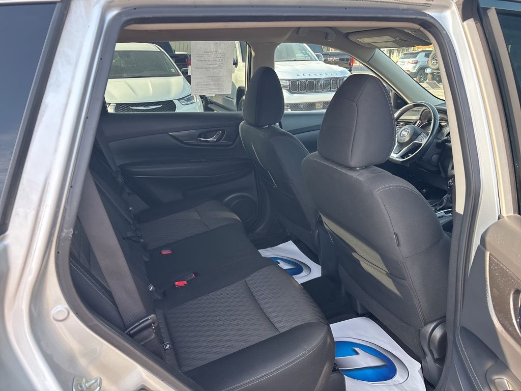 2018 Nissan Rogue SV photo 26