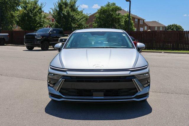New 2025 Silver Hyundai SEL image 2