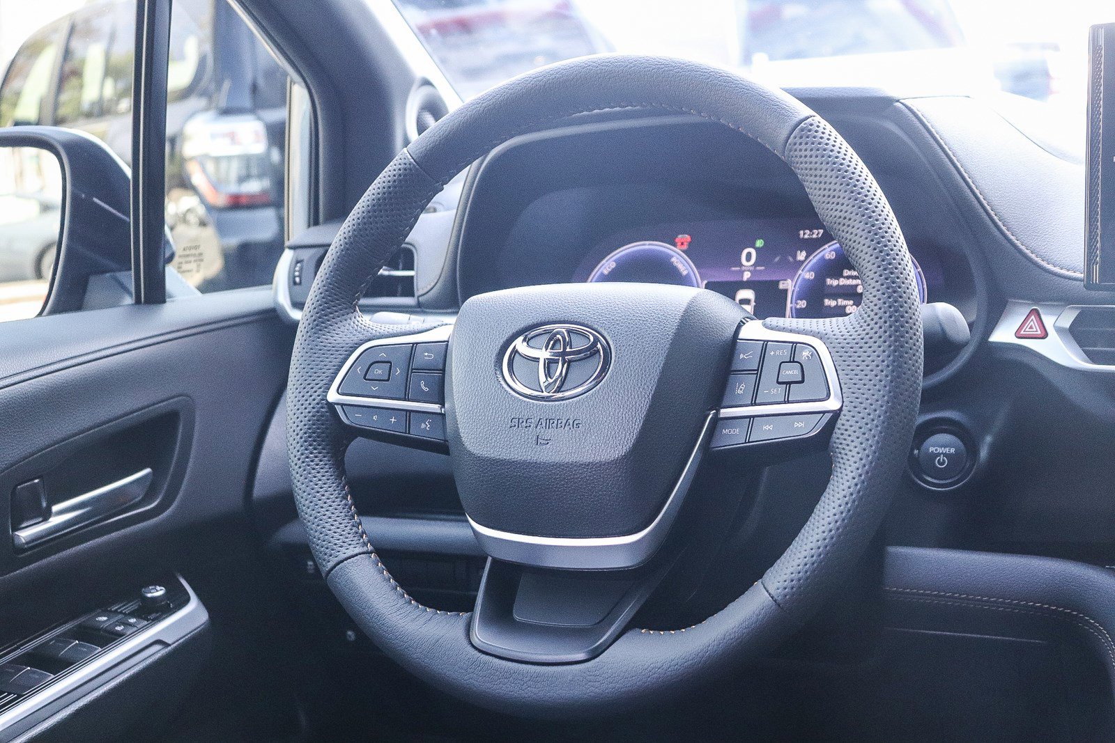 2025 Toyota Sienna Woodland Edition photo 15