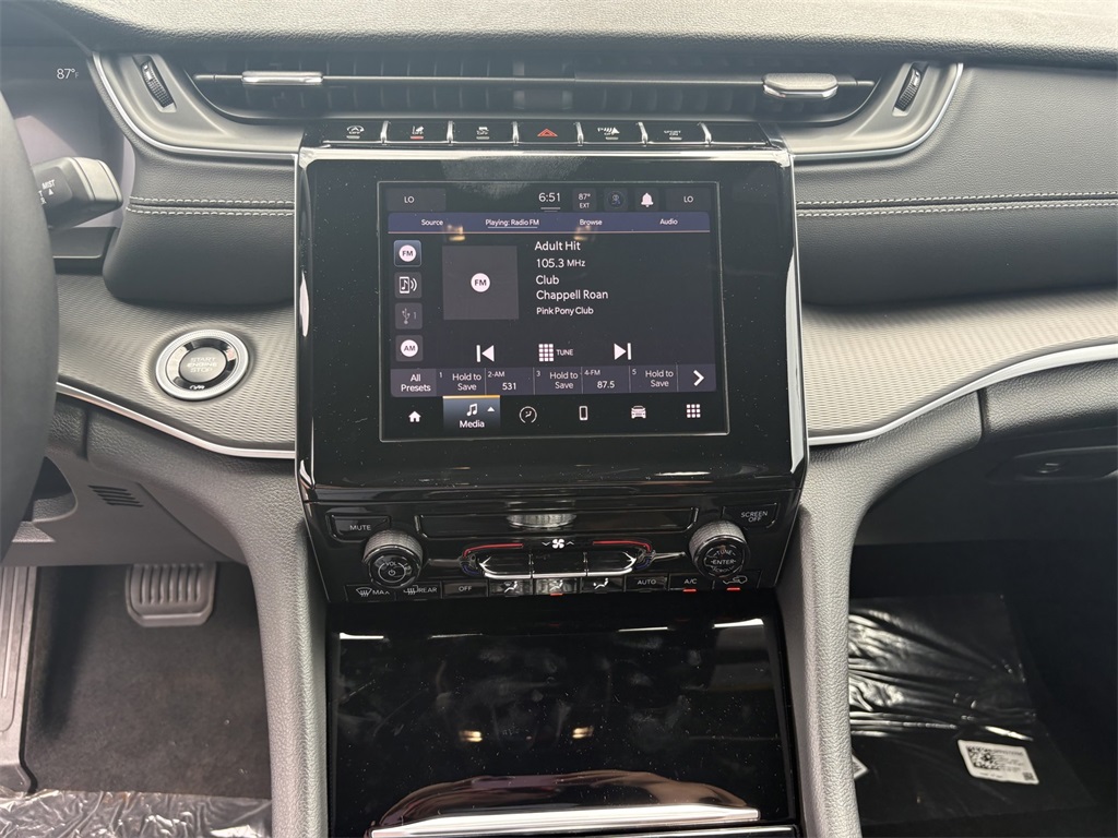 2025 Jeep Grand Cherokee Laredo X photo 22