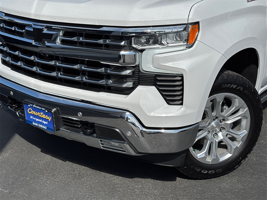 2023 Chevrolet Silverado 1500 LTZ photo 2