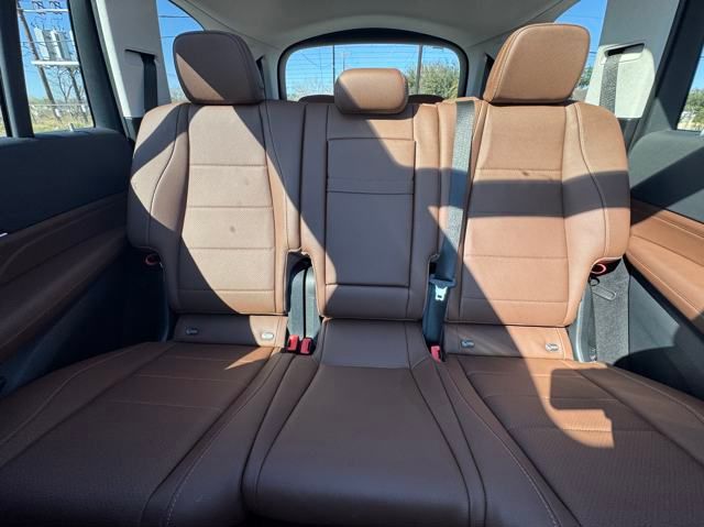 2024 Mercedes Benz GLS 450 4MATIC photo 4