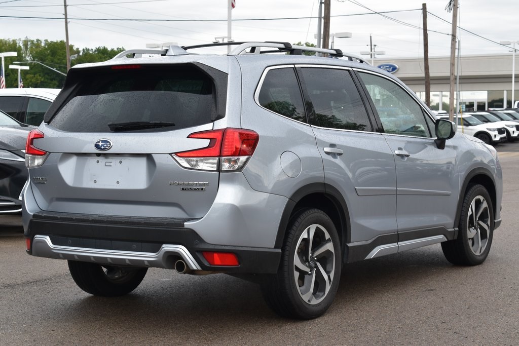 2022 Subaru Forester Touring photo 2