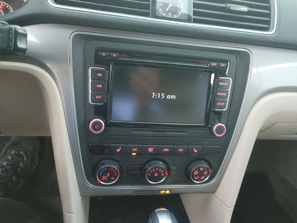 2015 Volkswagen Passat Limited photo 13