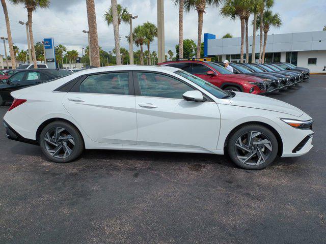 2025 Hyundai Elantra Limited photo 3