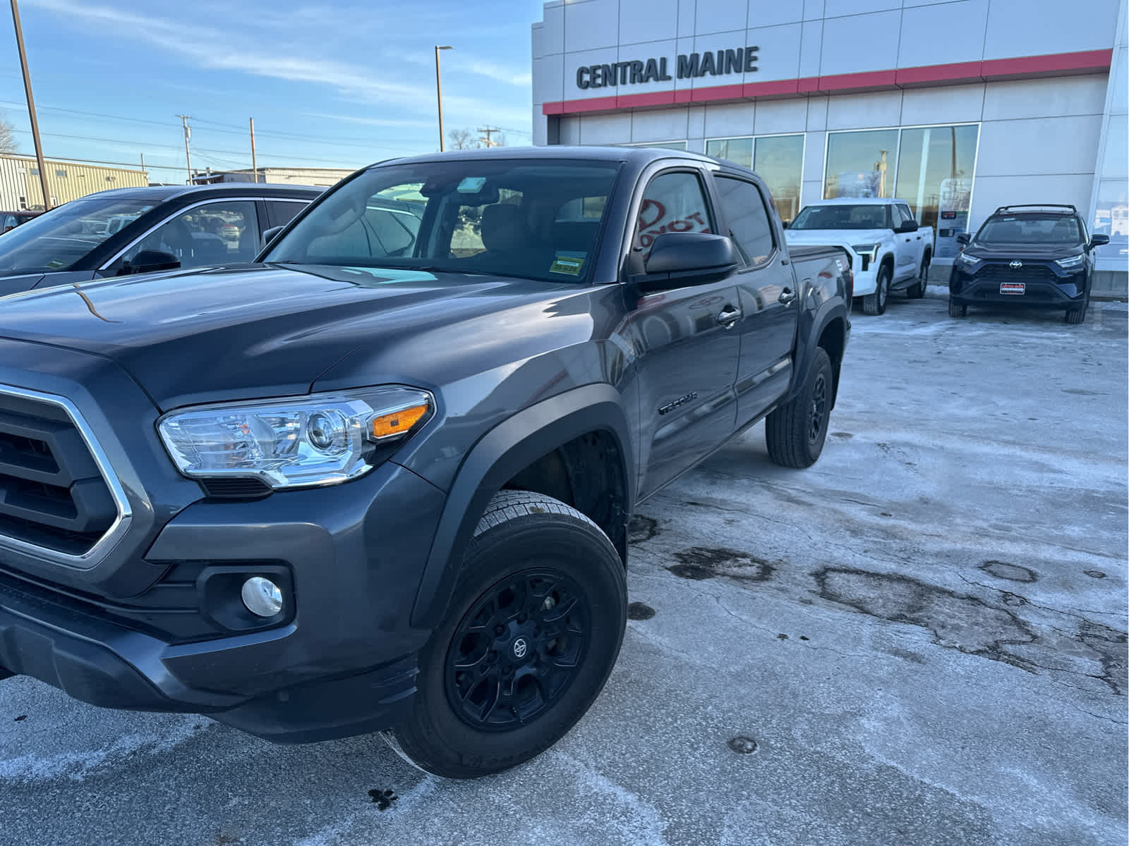 2023 Toyota Tacoma SR5's photo