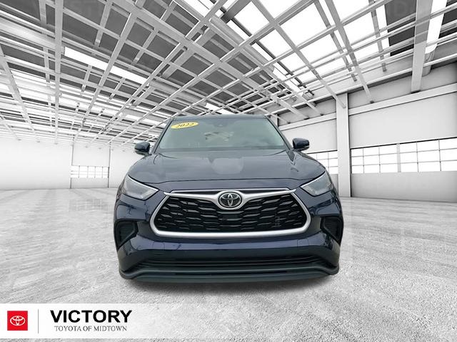 2022 Toyota Highlander L photo 9