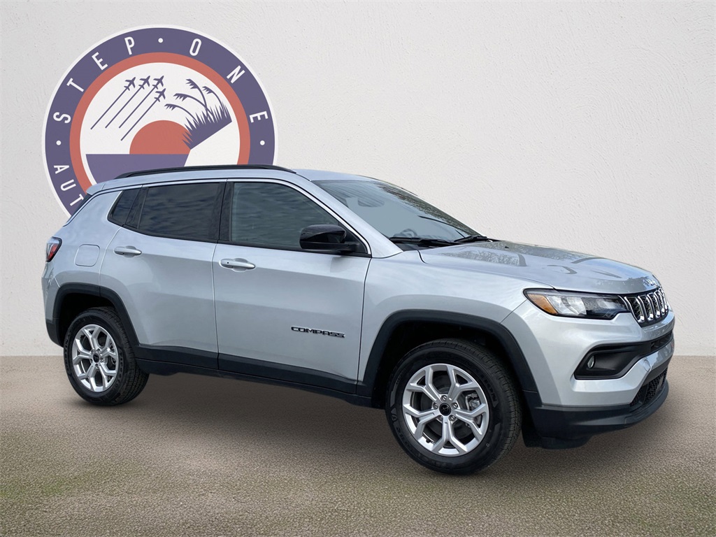 2025 Jeep Compass Latitude photo 2