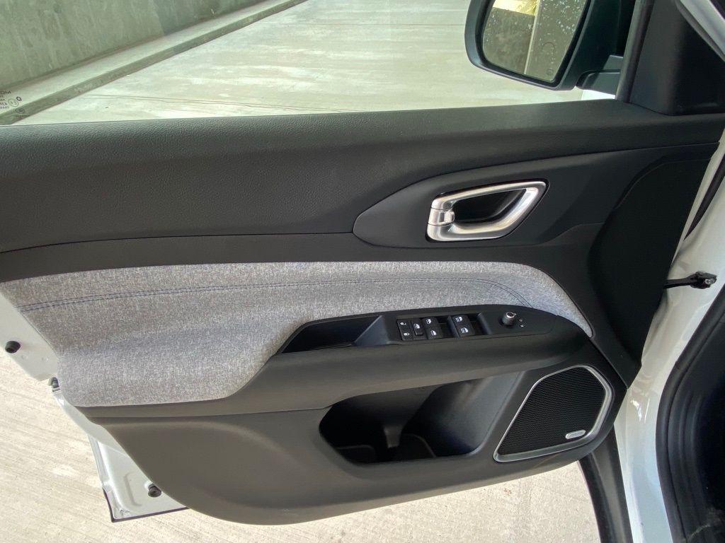 2022 Jeep Compass Latitude photo 31