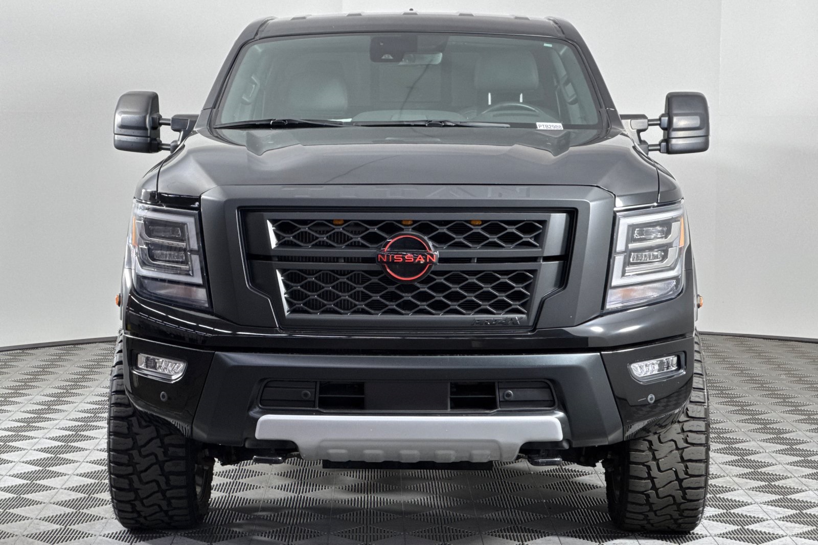 2023 Nissan Titan PRO-4X photo 9
