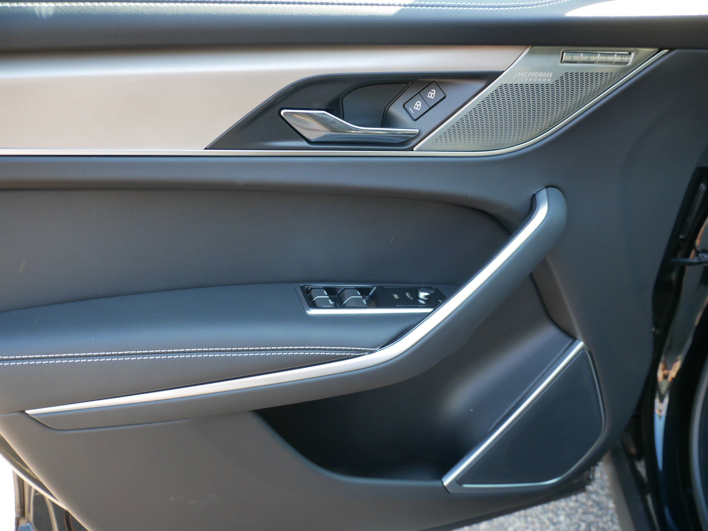 2026 Jaguar F-PACE P250 R-Dynamic S photo 2