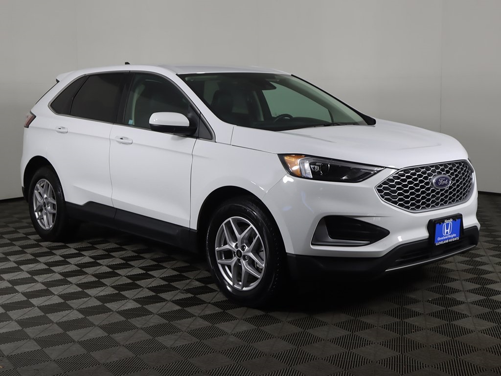 2024 Ford Edge SEL photo 2