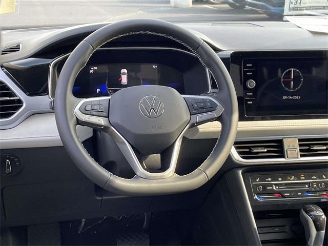 2025 Volkswagen Taos SE photo 11