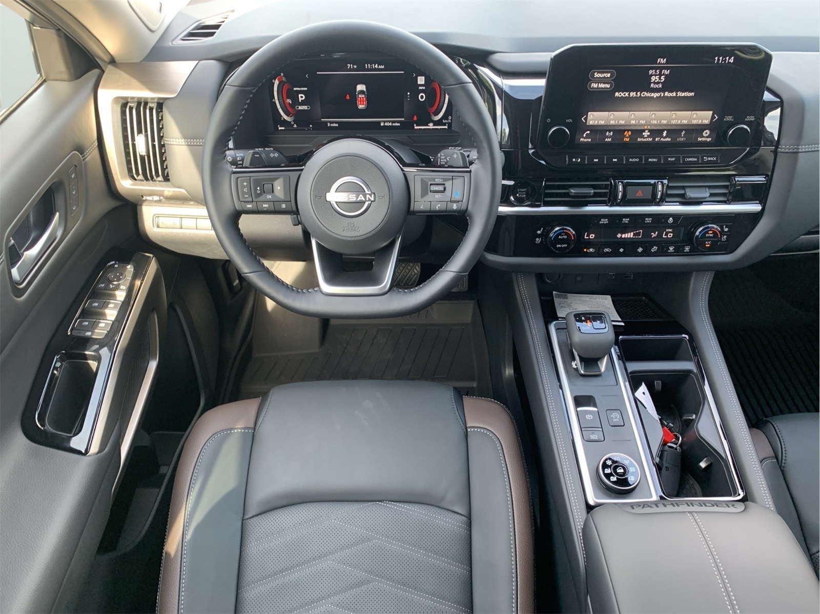 2025 Nissan Pathfinder Platinum photo 25