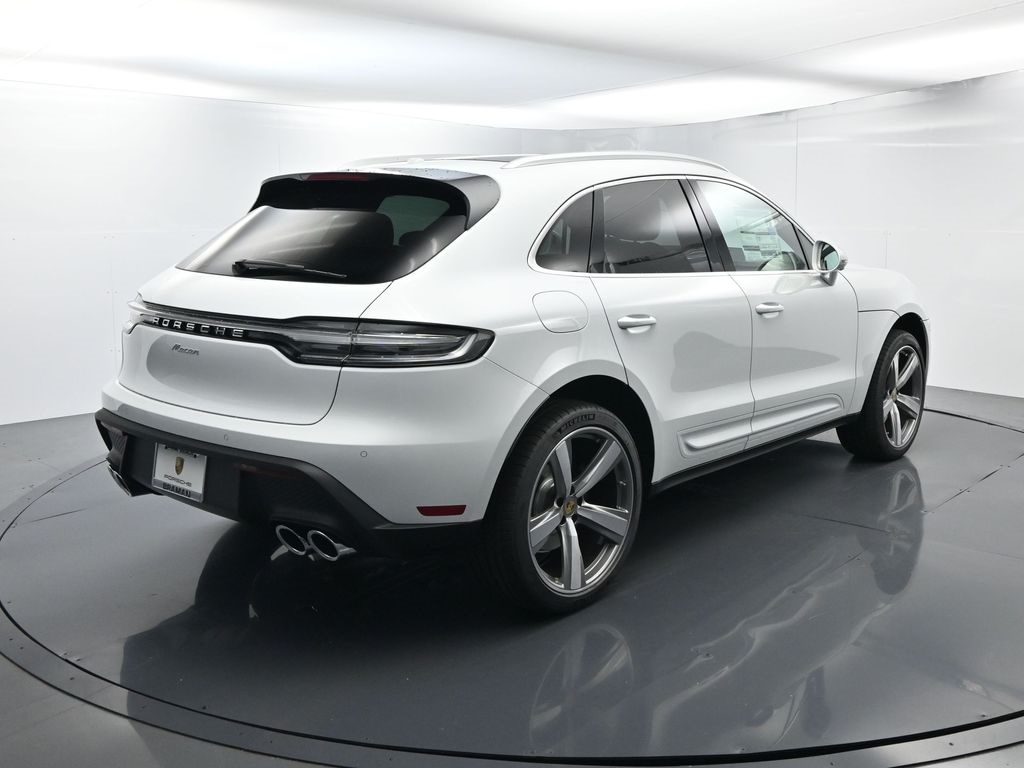 2026 Porsche Macan T photo 11