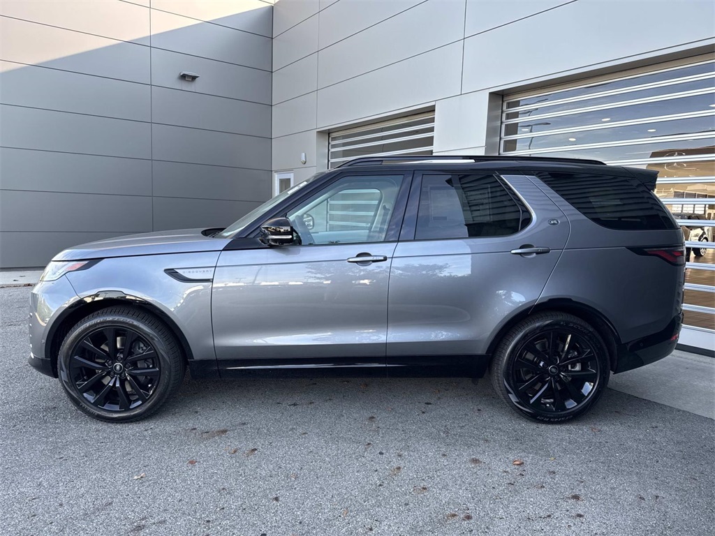 2026 Land Rover Discovery photo 4