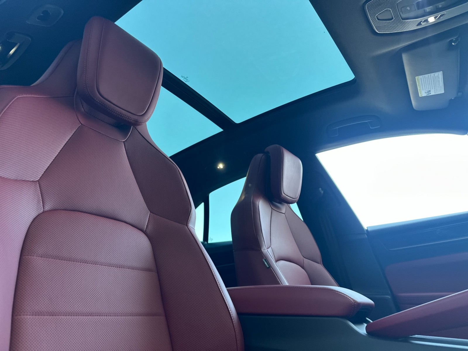 2025 Porsche Macan Electric photo 17