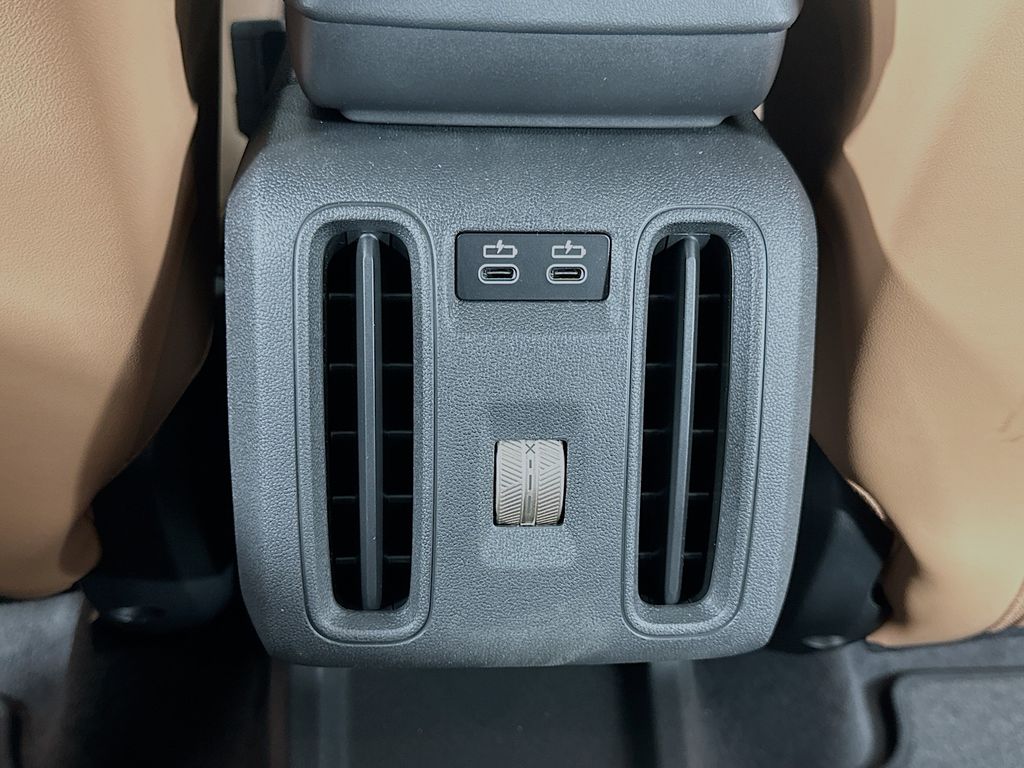 New 2025 White MINI Signature Plus image 18