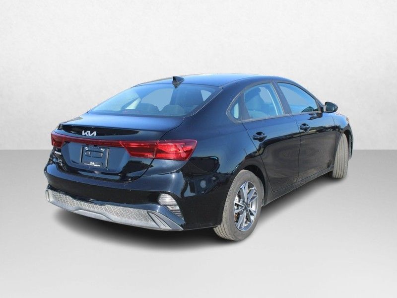 2024 Kia Forte LXS photo 3