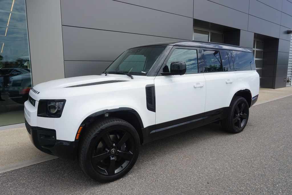 2025 Land Rover Defender 130 X-Dynamic SE photo 3