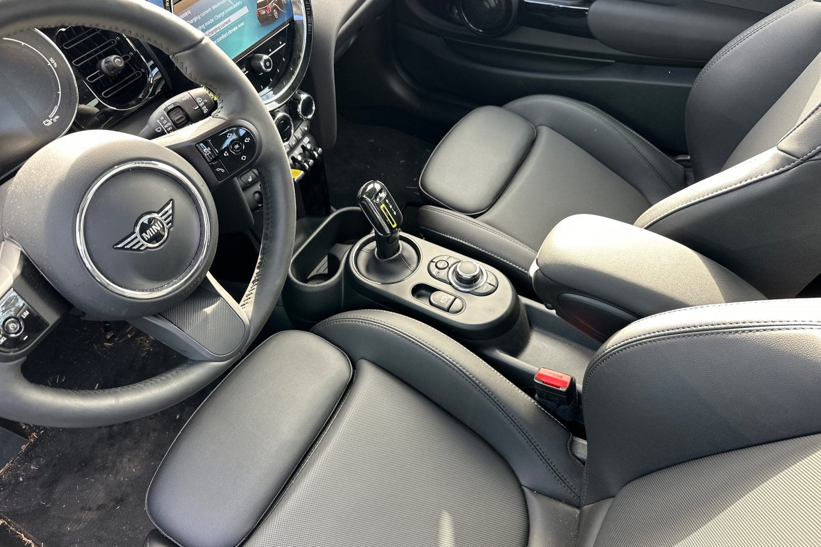 2024 Mini Cooper SE Signature photo 4